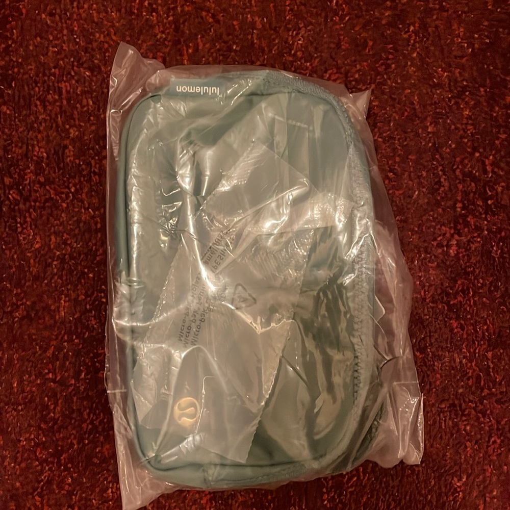 Lululemon Everywhere Belt Bag in Tidewater Teal NWt